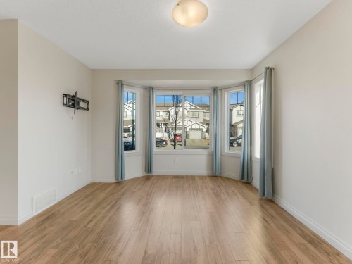 3003 16 Avenue, Edmonton, AB - Indoor Photo Showing Other Room