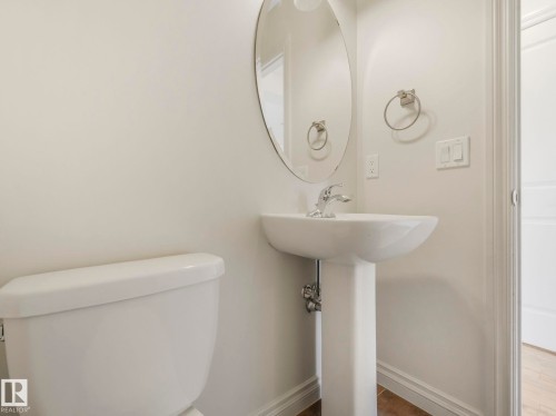3003 16 Avenue, Edmonton, AB - Indoor Photo Showing Bathroom