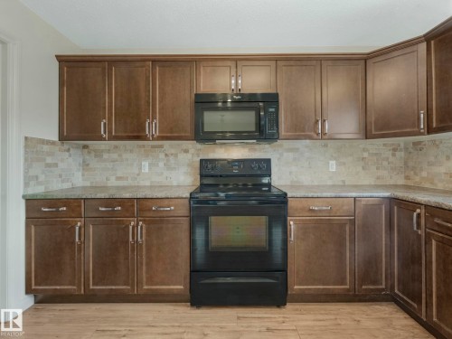 3003 16 Avenue, Edmonton, AB - Indoor Photo Showing Kitchen
