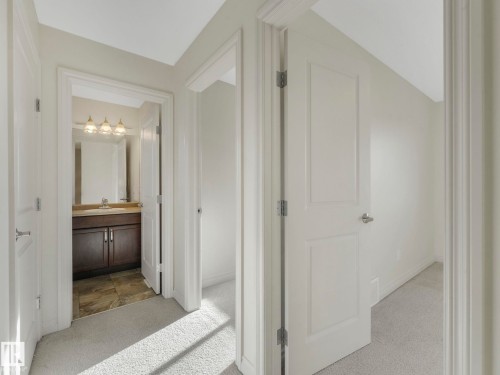 3003 16 Avenue, Edmonton, AB - Indoor Photo Showing Other Room