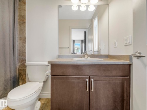3003 16 Avenue, Edmonton, AB - Indoor Photo Showing Bathroom