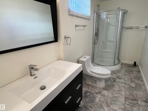 9611 104 Street, Morinville, AB - Indoor Photo Showing Bathroom