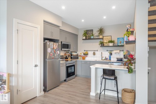 63 1304 Rutherford Road, Edmonton, AB - Indoor Photo Showing Kitchen