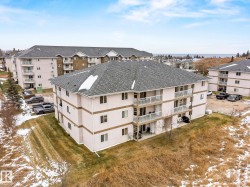 Bird's eye view of apartment complex - 
