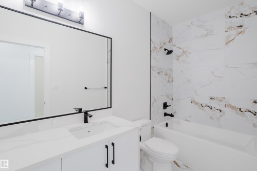 811 Elderberry Court, Edmonton, AB - Indoor Photo Showing Bathroom