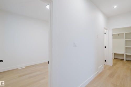811 Elderberry Court, Edmonton, AB - Indoor Photo Showing Other Room