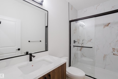 811 Elderberry Court, Edmonton, AB - Indoor Photo Showing Bathroom