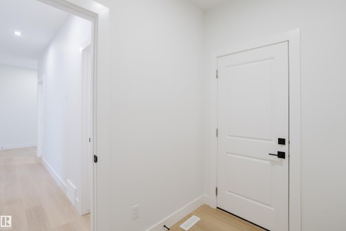 811 Elderberry Court, Edmonton, AB - Indoor Photo Showing Other Room