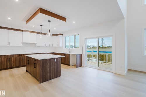 811 Elderberry Court, Edmonton, AB - Indoor Photo Showing Kitchen