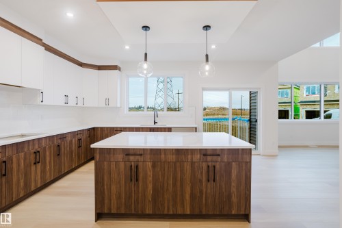 811 Elderberry Court, Edmonton, AB - Indoor Photo Showing Kitchen