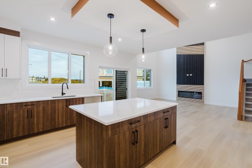 811 Elderberry Court, Edmonton, AB - Indoor Photo Showing Kitchen With Upgraded Kitchen