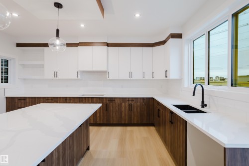 811 Elderberry Court, Edmonton, AB - Indoor Photo Showing Kitchen With Double Sink With Upgraded Kitchen