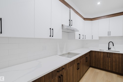 811 Elderberry Court, Edmonton, AB - Indoor Photo Showing Kitchen