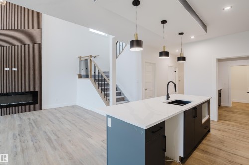 49 Renwyck Place, Spruce Grove, AB - Indoor Photo Showing Kitchen With Double Sink