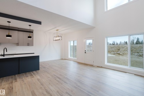 49 Renwyck Place, Spruce Grove, AB - Indoor Photo Showing Kitchen
