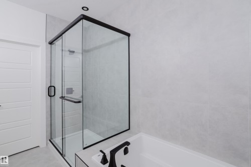 49 Renwyck Place, Spruce Grove, AB - Indoor Photo Showing Bathroom