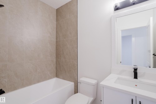 1568 Siskin Link, Edmonton, AB - Indoor Photo Showing Bathroom