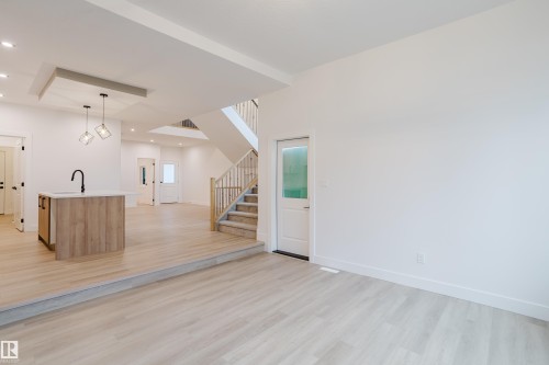 1568 Siskin Link, Edmonton, AB - Indoor Photo Showing Other Room