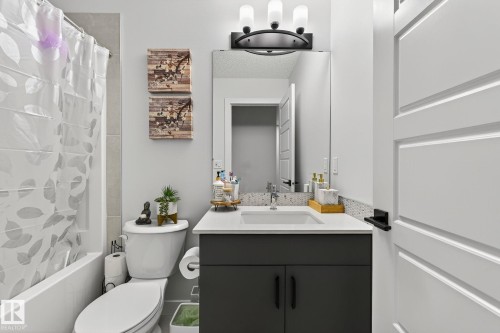 72 11910 35 Avenue, Edmonton, AB - Indoor Photo Showing Bathroom