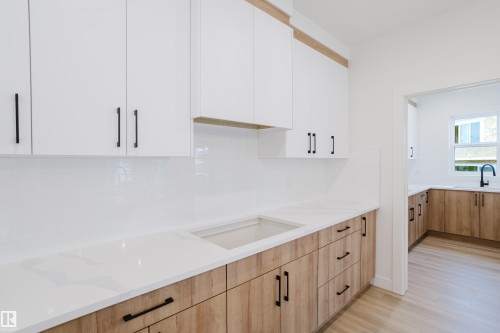 1853 Crossbill Loop, Edmonton, AB - Indoor Photo Showing Kitchen