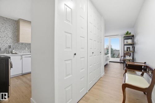 702 9940 112 Street, Edmonton, AB - Indoor