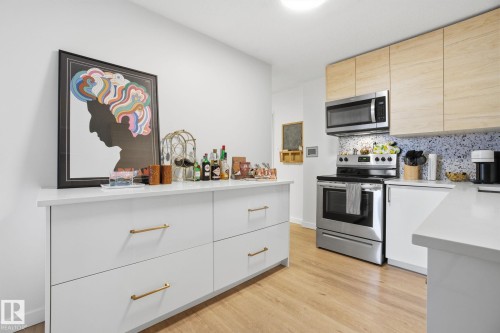702 9940 112 Street, Edmonton, AB - Indoor Photo Showing Kitchen With Upgraded Kitchen