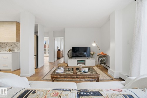 702 9940 112 Street, Edmonton, AB - Indoor Photo Showing Living Room