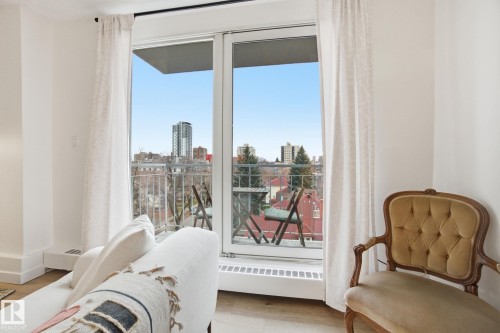 702 9940 112 Street, Edmonton, AB - Indoor