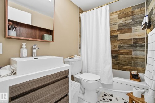 702 9940 112 Street, Edmonton, AB - Indoor Photo Showing Bathroom