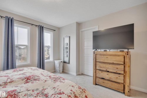 1938 Davidson Wynd, Edmonton, AB - Indoor Photo Showing Bedroom