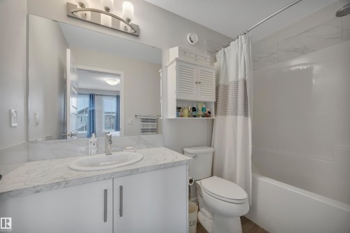 1938 Davidson Wynd, Edmonton, AB - Indoor Photo Showing Bathroom
