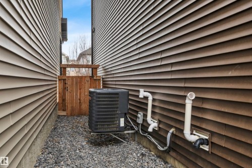 1938 Davidson Wynd, Edmonton, AB - Outdoor