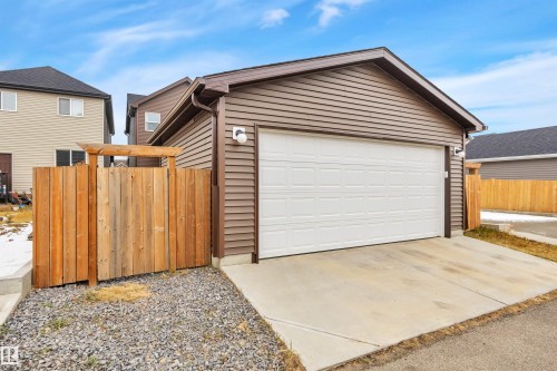 1938 Davidson Wynd, Edmonton, AB - Outdoor With Exterior