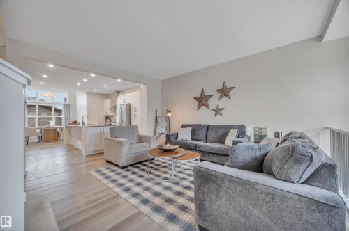 1938 Davidson Wynd, Edmonton, AB - Indoor Photo Showing Living Room