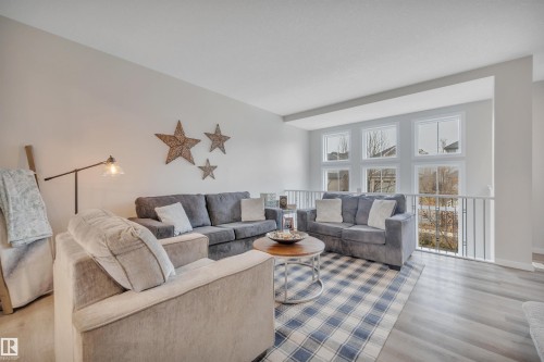 1938 Davidson Wynd, Edmonton, AB - Indoor Photo Showing Living Room