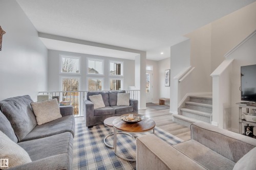 1938 Davidson Wynd, Edmonton, AB - Indoor Photo Showing Living Room