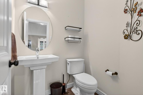 7915 18 Ave Sw, Edmonton, AB - Indoor Photo Showing Bathroom