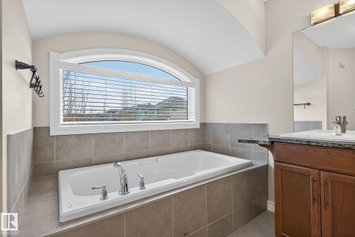 7915 18 Ave Sw, Edmonton, AB - Indoor Photo Showing Bathroom