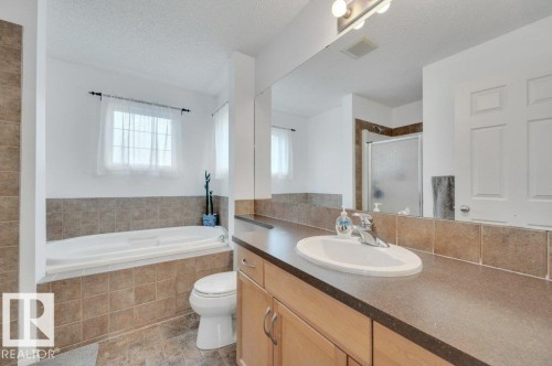 7620 11 Avenue, Edmonton, AB - Indoor Photo Showing Bathroom