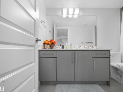 7256 Chivers Place, Edmonton, AB - Indoor Photo Showing Bathroom