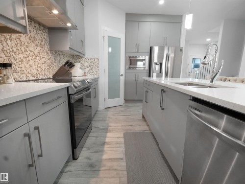 7256 Chivers Place, Edmonton, AB - Indoor Photo Showing Kitchen With Upgraded Kitchen