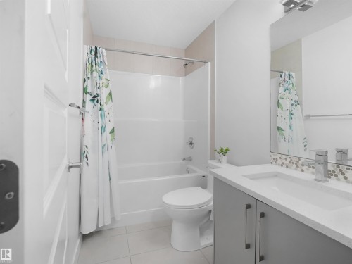7256 Chivers Place, Edmonton, AB - Indoor Photo Showing Bathroom