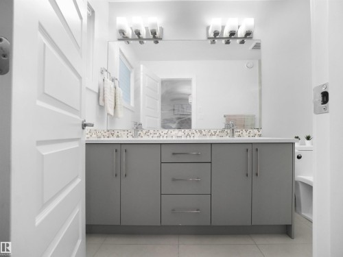 7256 Chivers Place, Edmonton, AB - Indoor Photo Showing Bathroom