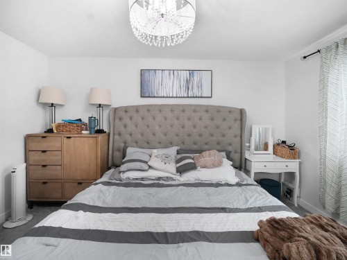 7256 Chivers Place, Edmonton, AB - Indoor Photo Showing Bedroom