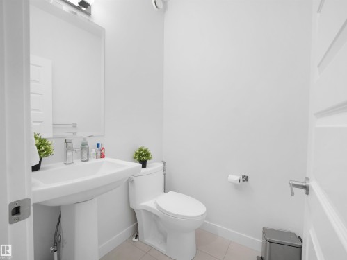 7256 Chivers Place, Edmonton, AB - Indoor Photo Showing Bathroom