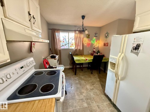 10307 150 Street, Edmonton, AB - Indoor Photo Showing Kitchen