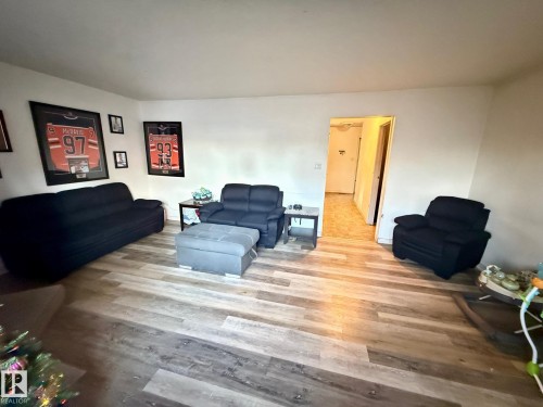 10307 150 Street, Edmonton, AB - Indoor Photo Showing Living Room