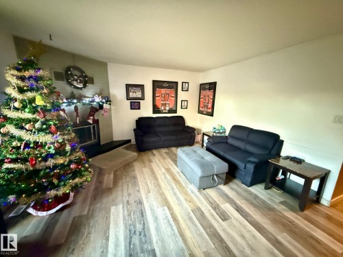 10307 150 Street, Edmonton, AB - Indoor Photo Showing Living Room
