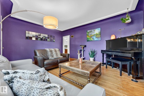 7707 111 Street, Edmonton, AB - Indoor Photo Showing Living Room