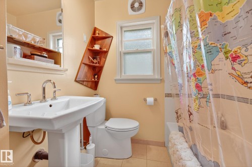 7707 111 Street, Edmonton, AB - Indoor Photo Showing Bathroom